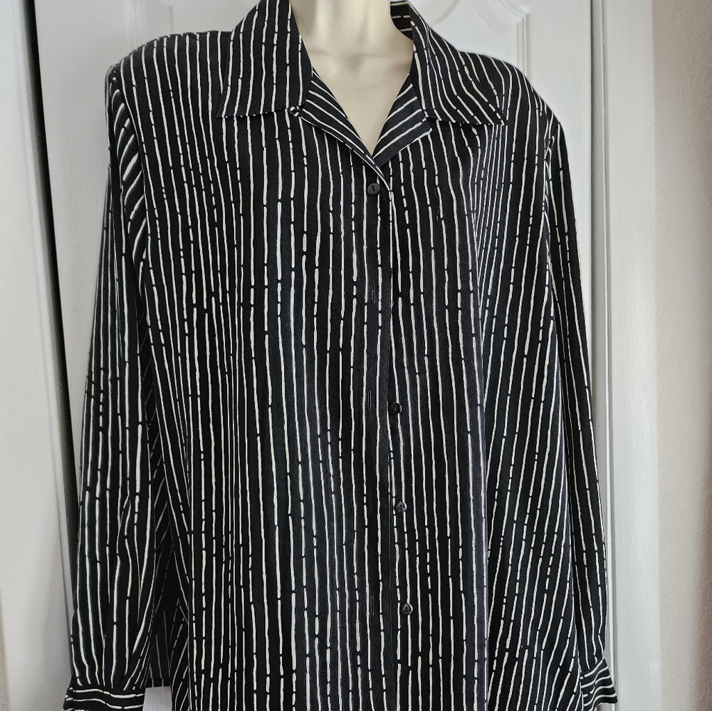 Black and White Voir Collection Striped Button-Up blouse Sz 18W